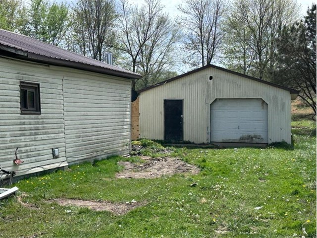64922 Commercial St Property Photo 16