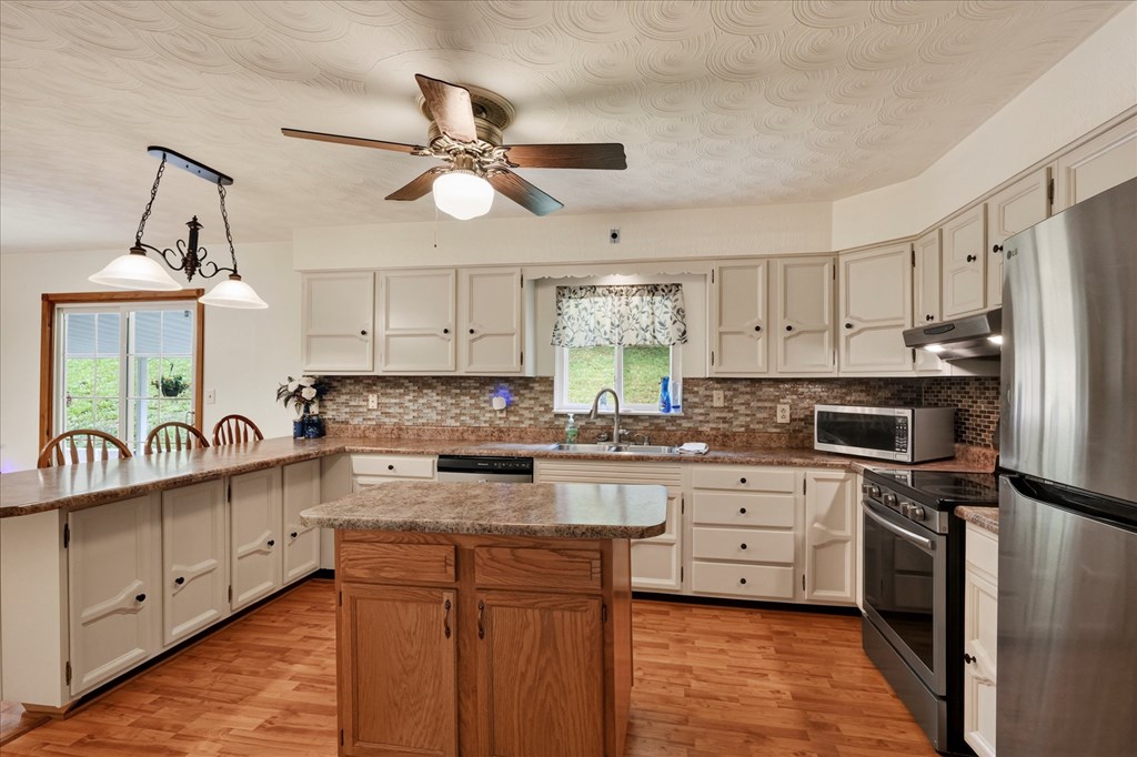 94 Cedar Hill Drive Property Photo 6