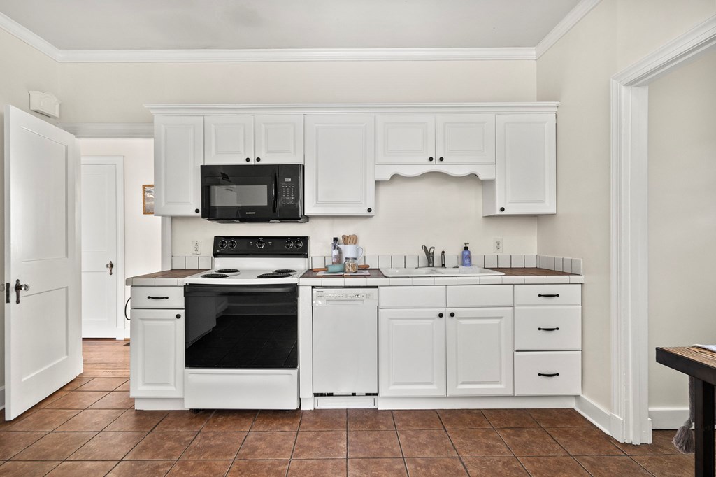 27 Huron Road Property Photo 12