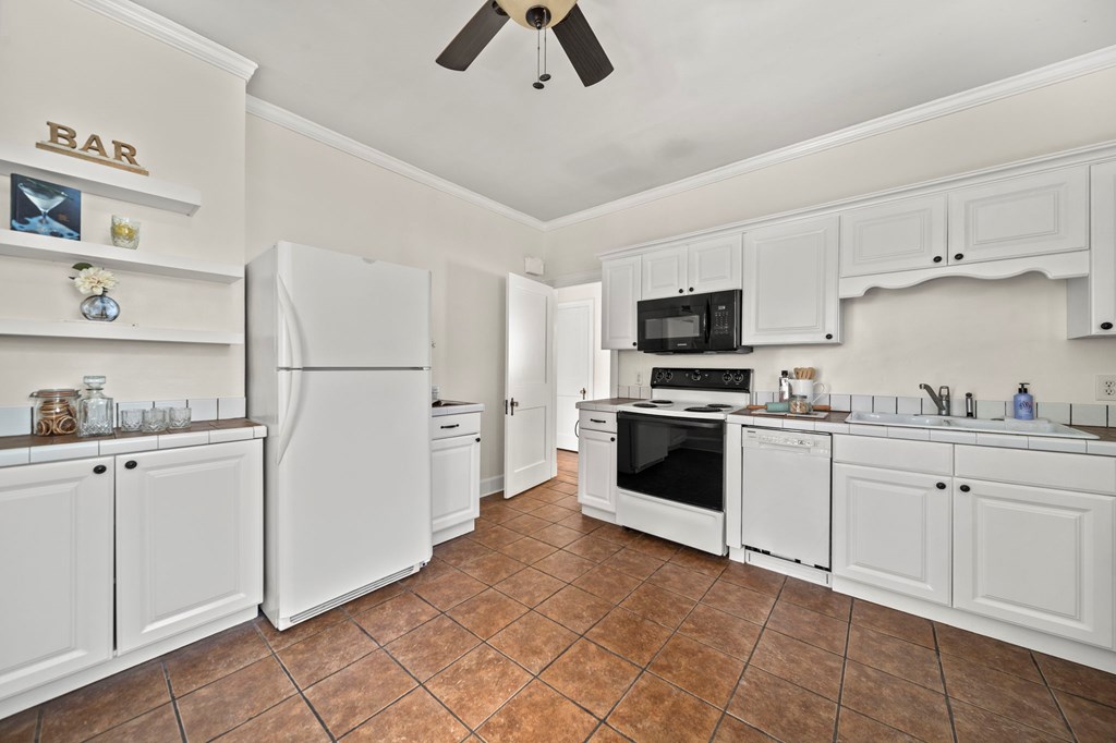 27 Huron Road Property Photo 15