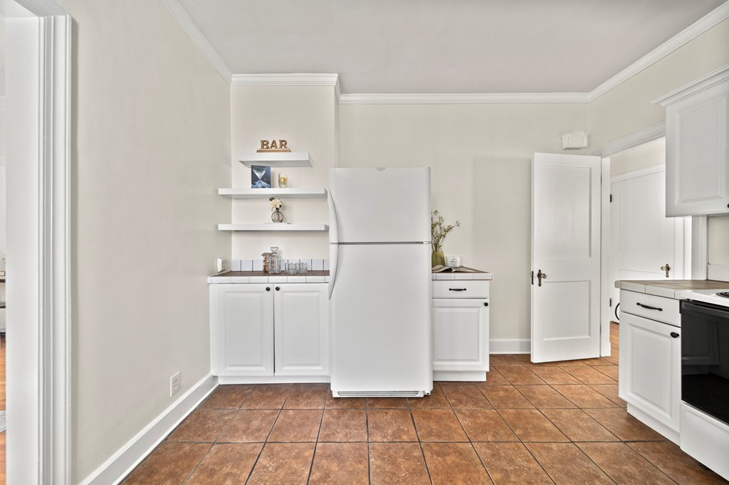 27 Huron Road Property Photo 16