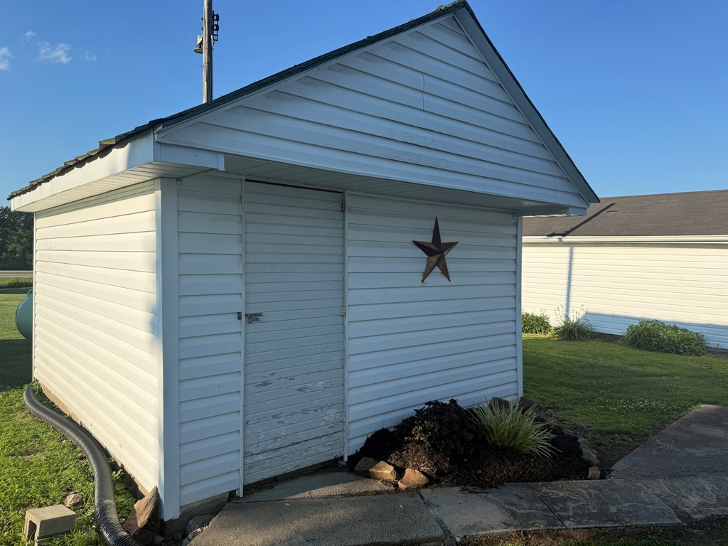 2661 Adams Road Property Photo 9