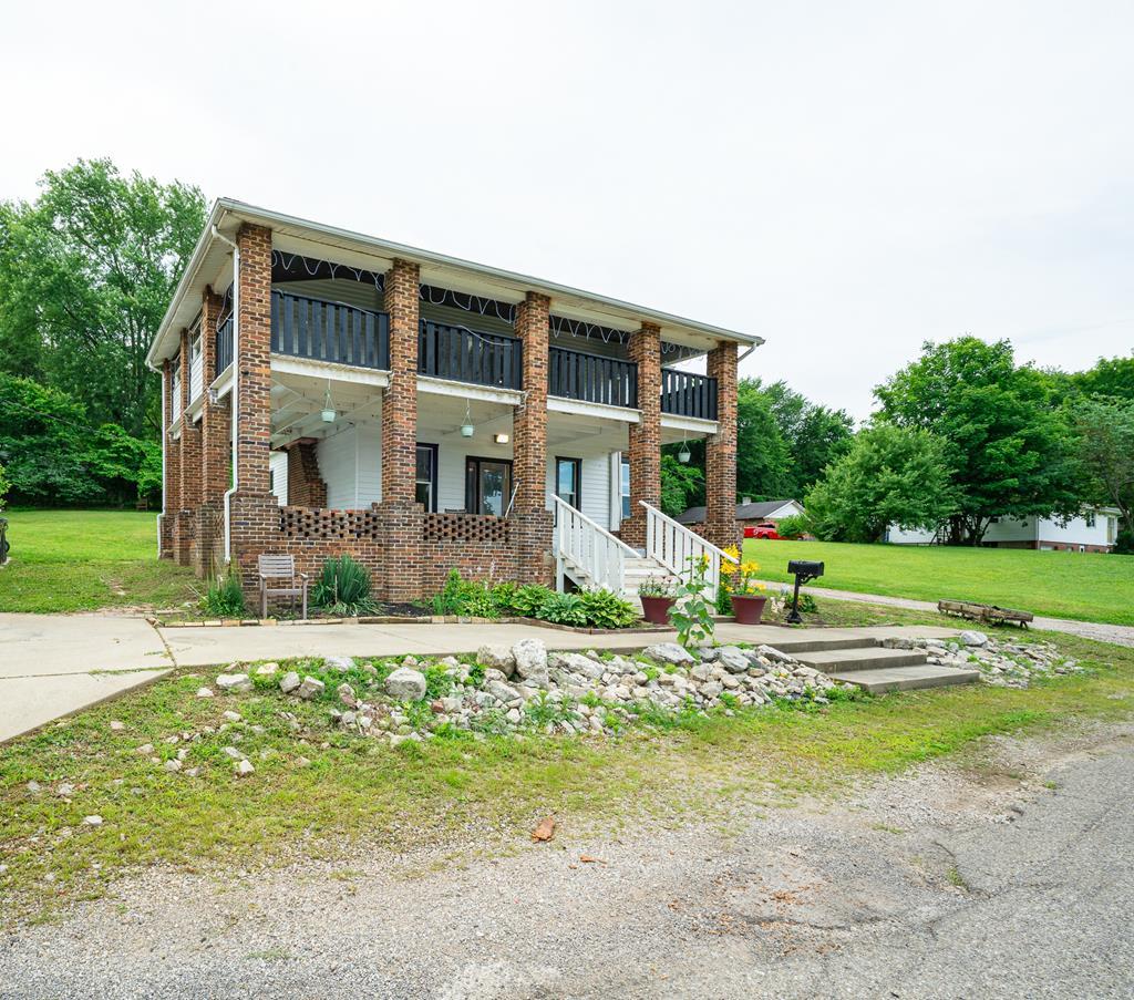 208 Fairview Ave. Property Photo 3