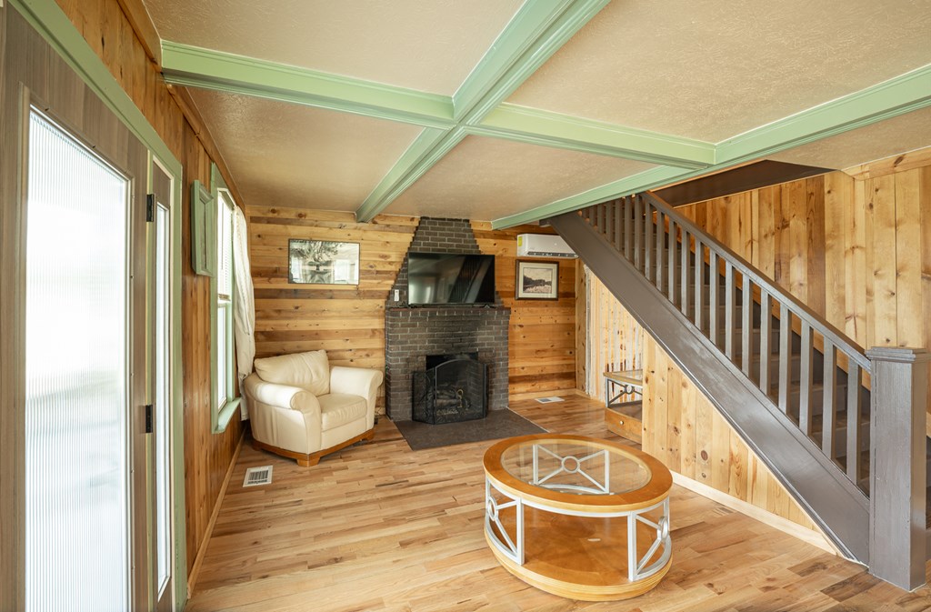 208 Fairview Ave. Property Photo 8