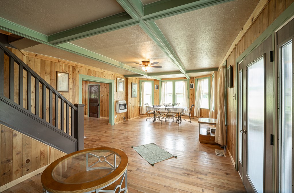 208 Fairview Ave. Property Photo 11
