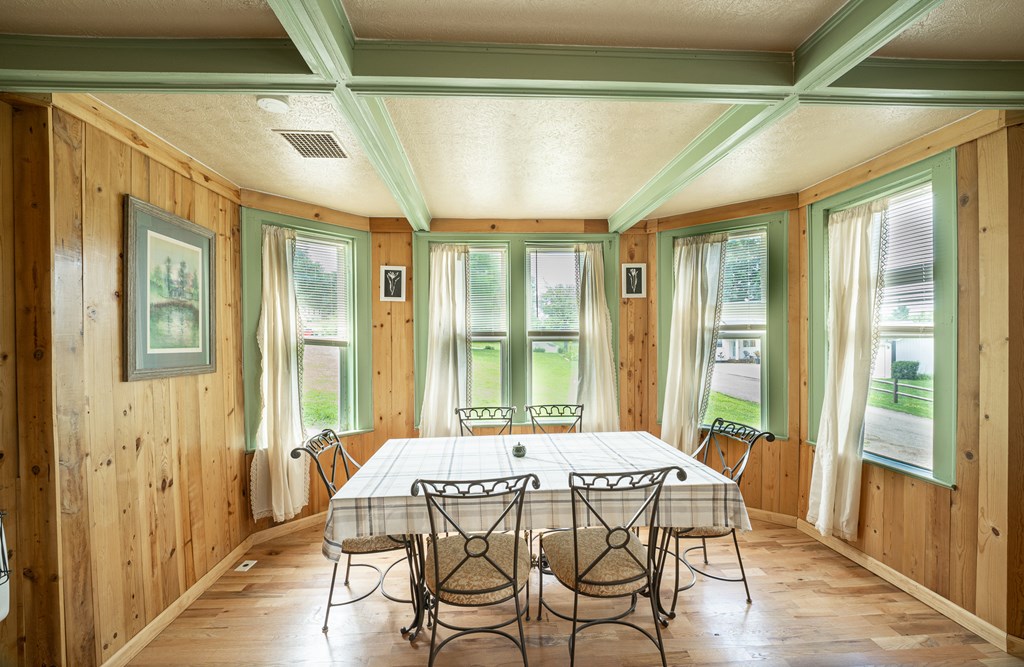 208 Fairview Ave. Property Photo 12