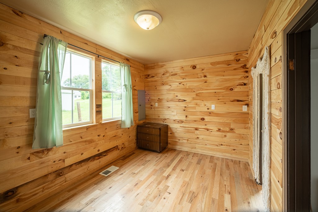 208 Fairview Ave. Property Photo 18