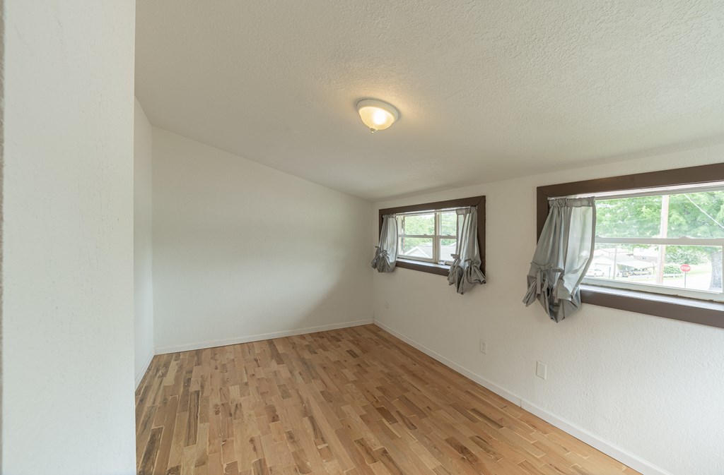 208 Fairview Ave. Property Photo 20