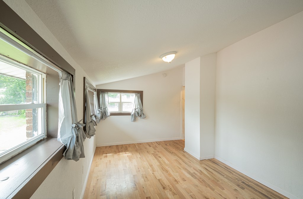 208 Fairview Ave. Property Photo 22