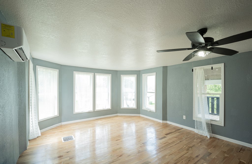 208 Fairview Ave. Property Photo 24