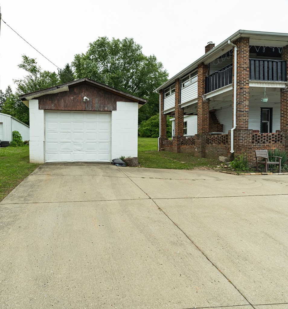 208 Fairview Ave. Property Photo 39