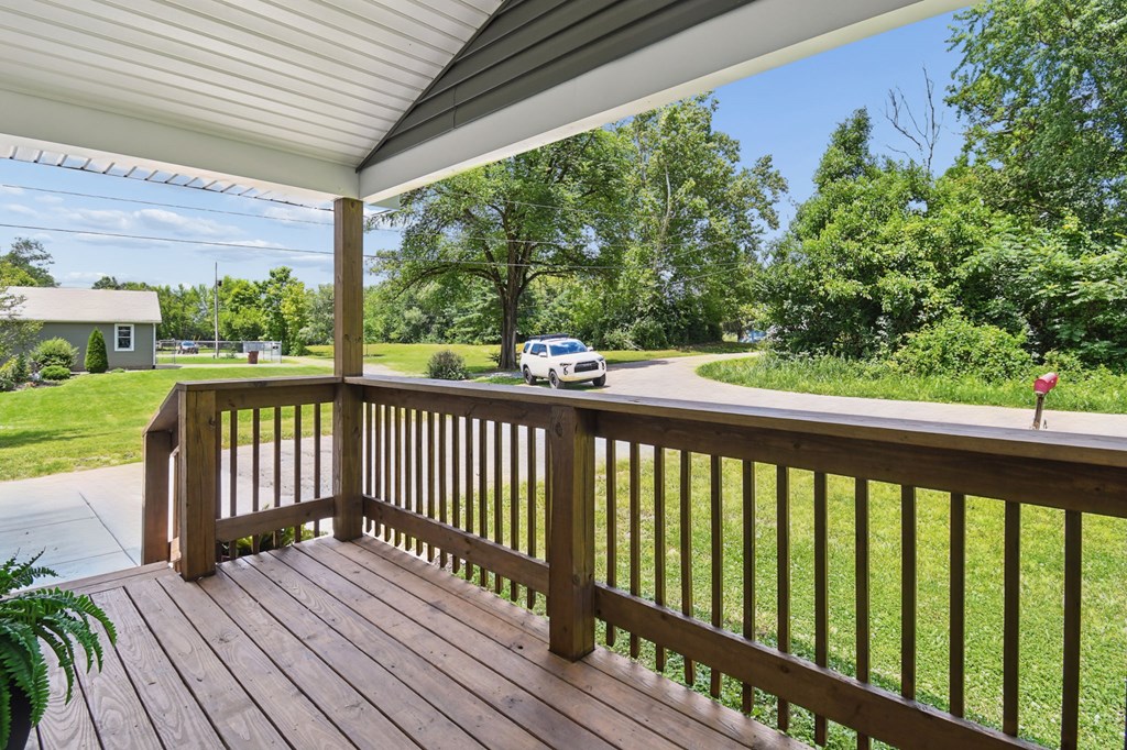 8 Brown Ave Property Photo 5