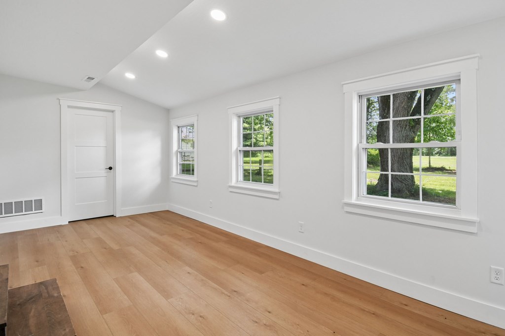 8 Brown Ave Property Photo 20