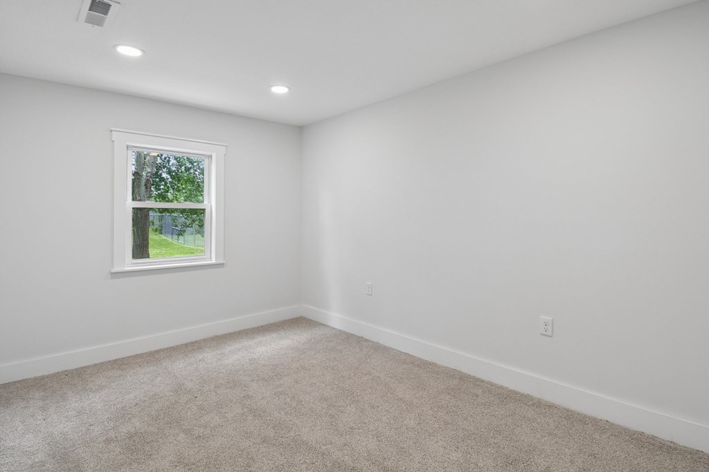 8 Brown Ave Property Photo 22