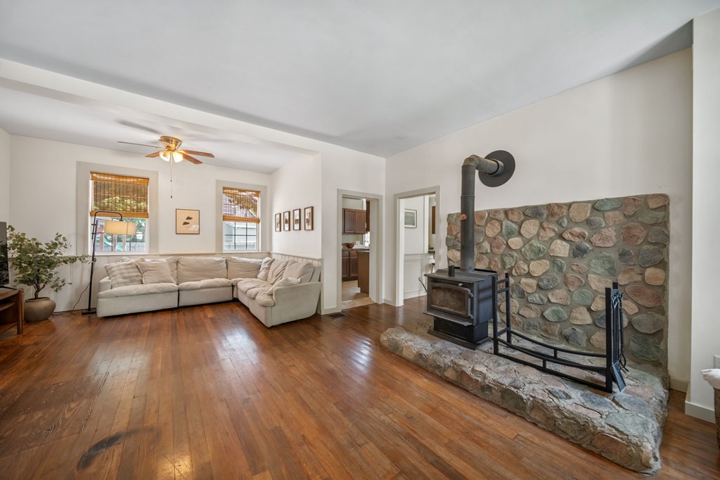 832 Pershing Drive Property Photo 10