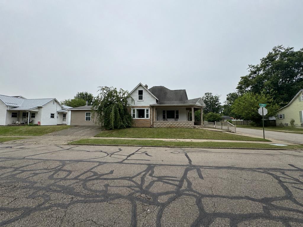 903 S Hinde Property Photo 1