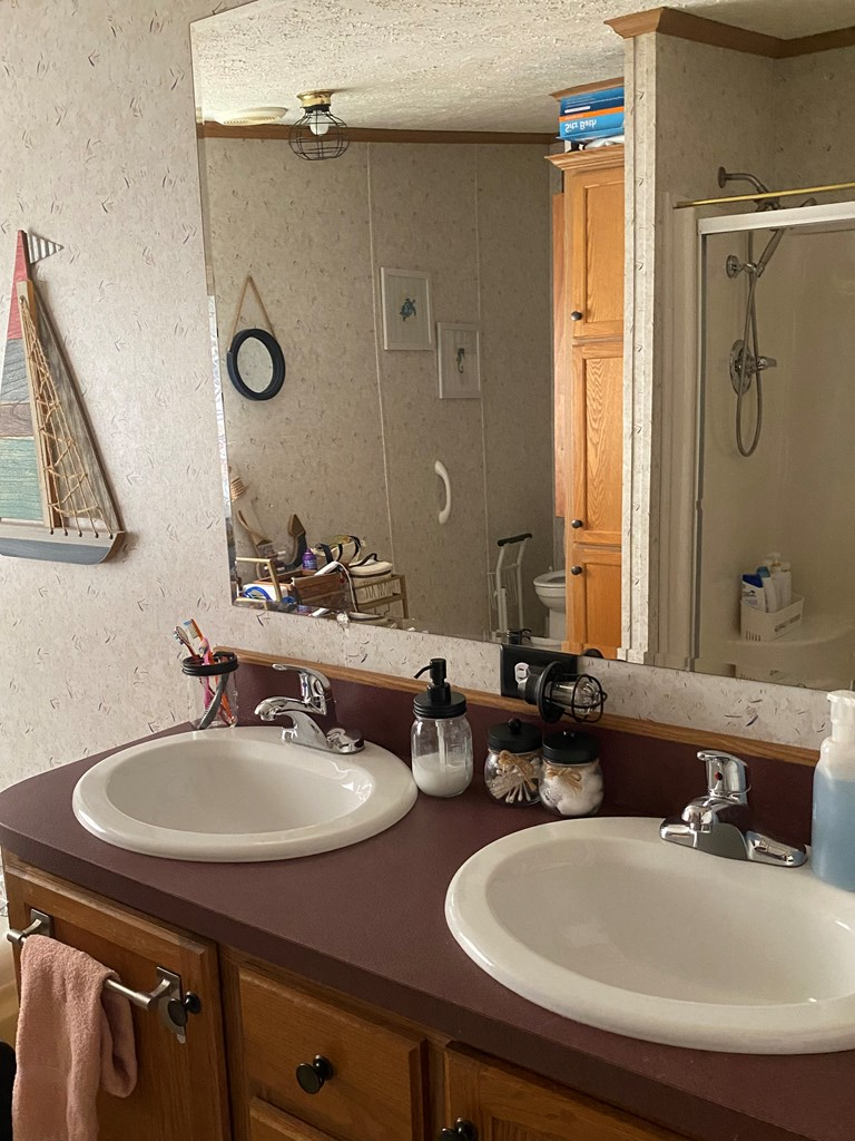 8 Mohican Circle Property Photo 11