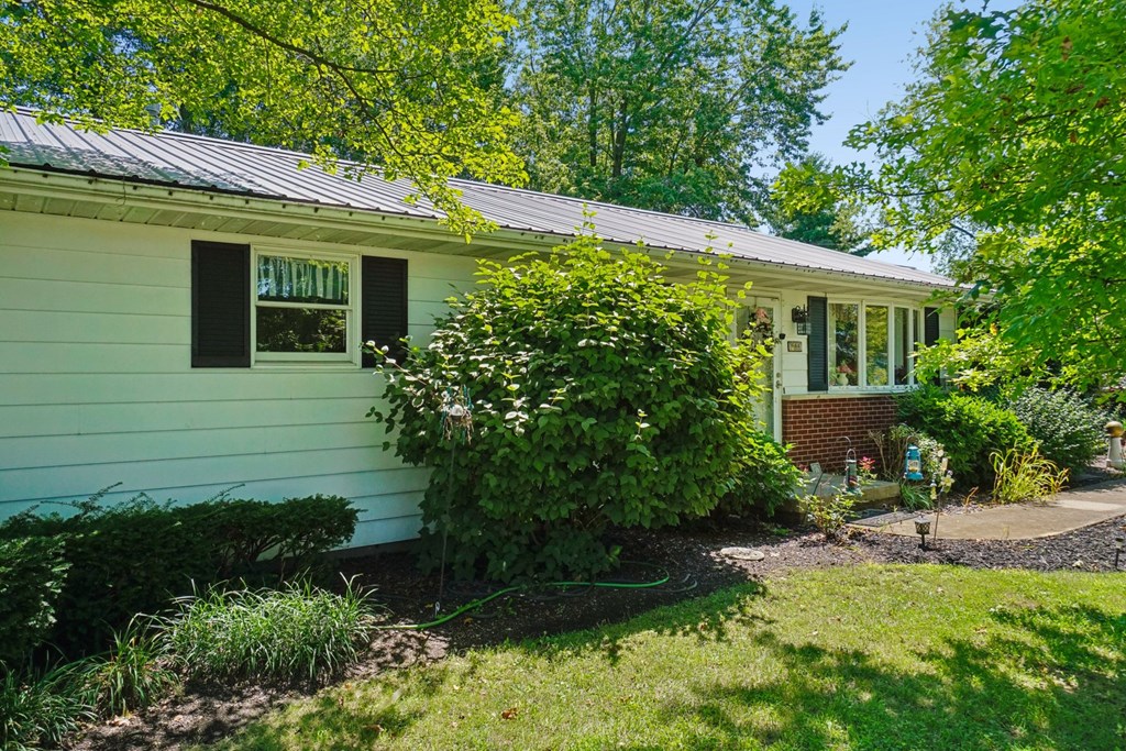 544 Edgewood Drive Property Photo 3