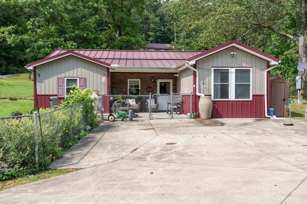 370 Sugar Run Road Property Photo 1