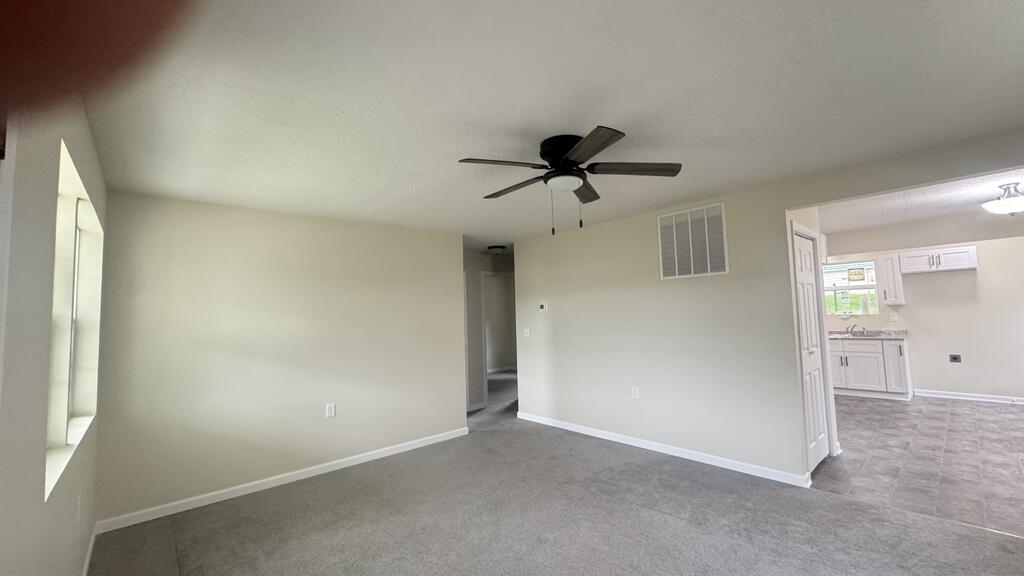 518 3rd St Property Photo 9