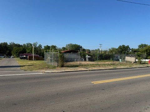 387 E Broadway St. Property Photo 2