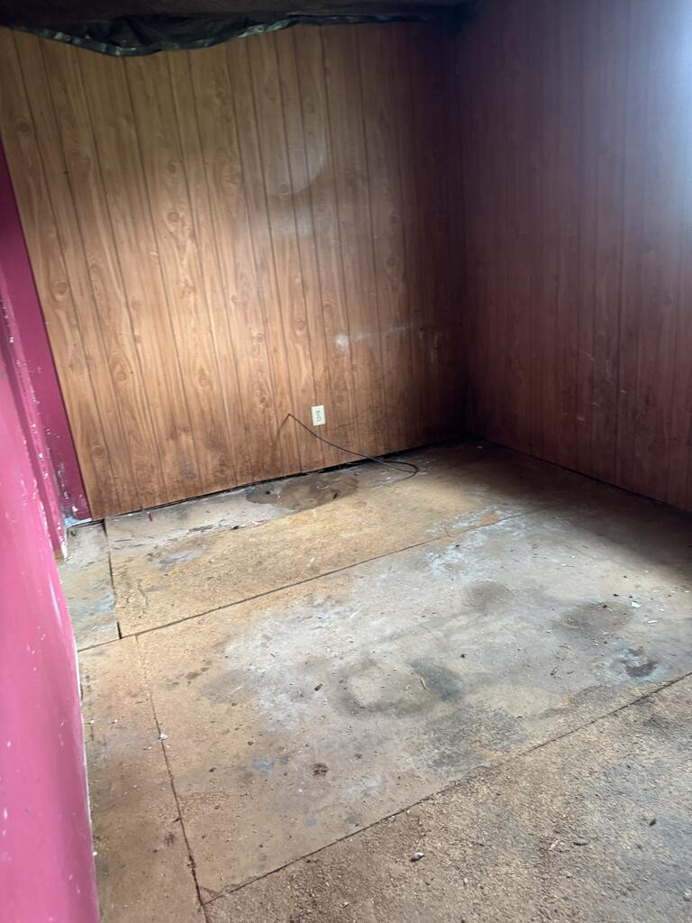 19 Railroad Street Property Photo 12