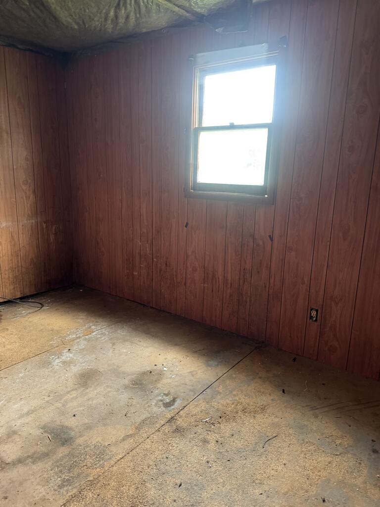 19 Railroad Street Property Photo 15