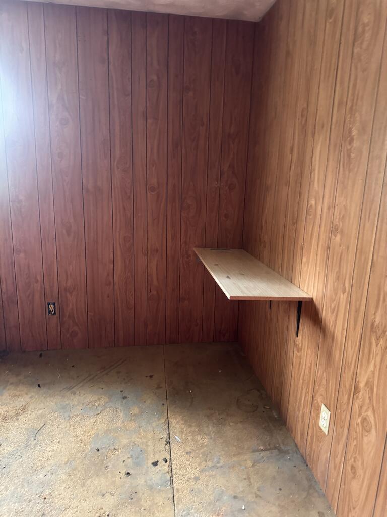 19 Railroad Street Property Photo 16