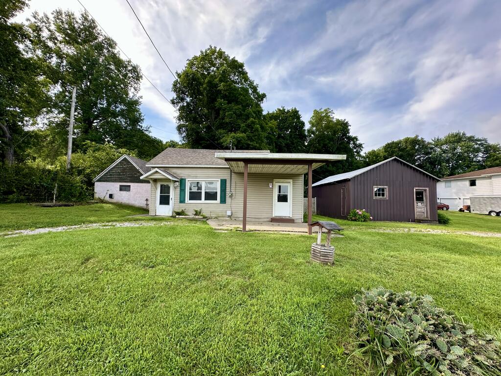 7424 St. Rt. 180 Property Photo 1