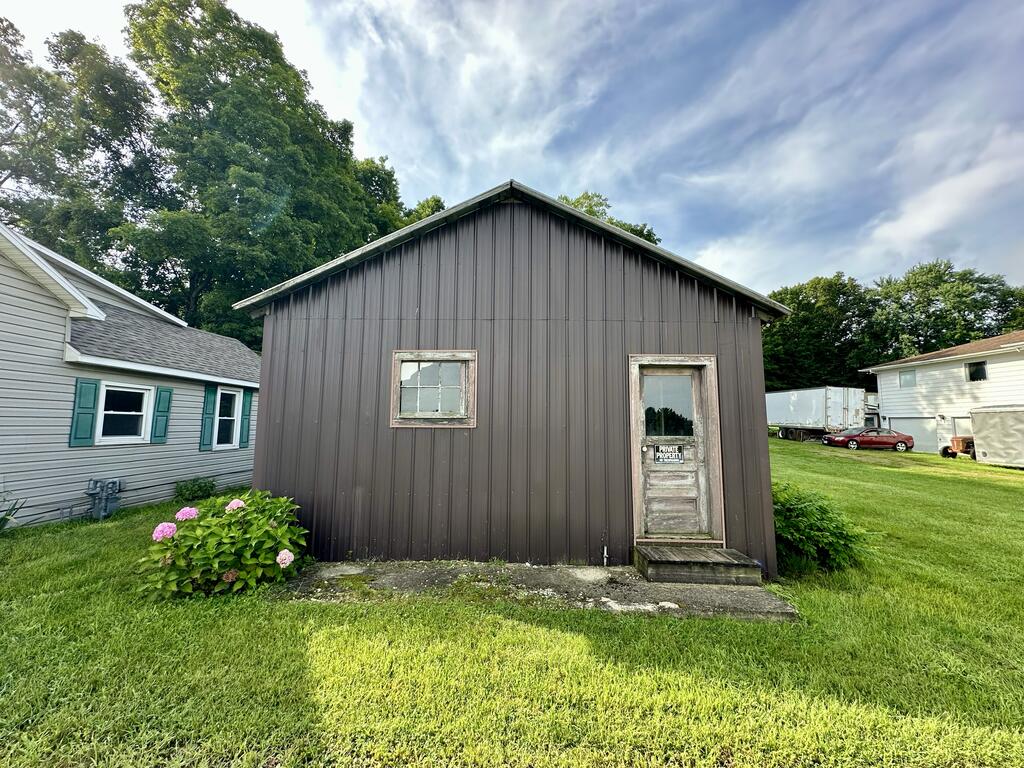 7424 St. Rt. 180 Property Photo 6