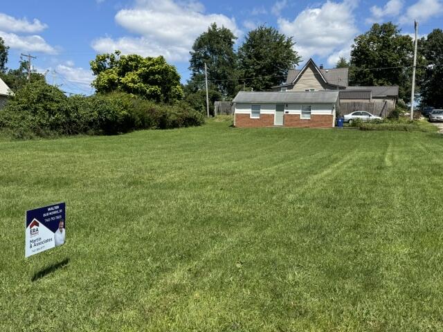 319 Broadway St. Property Photo 2