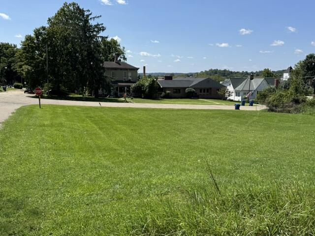319 Broadway St. Property Photo 5