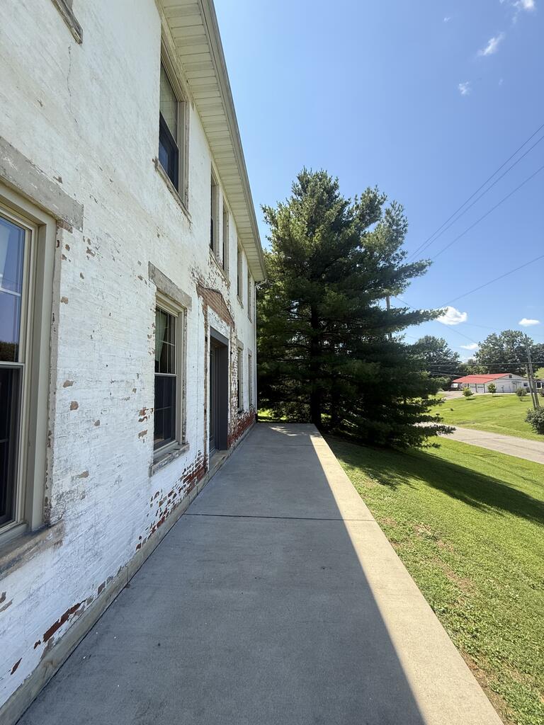 942 Howard Road Property Photo 5