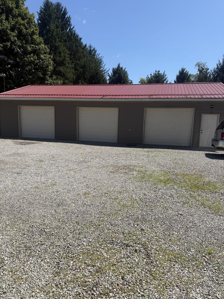 942 Howard Road Property Photo 8