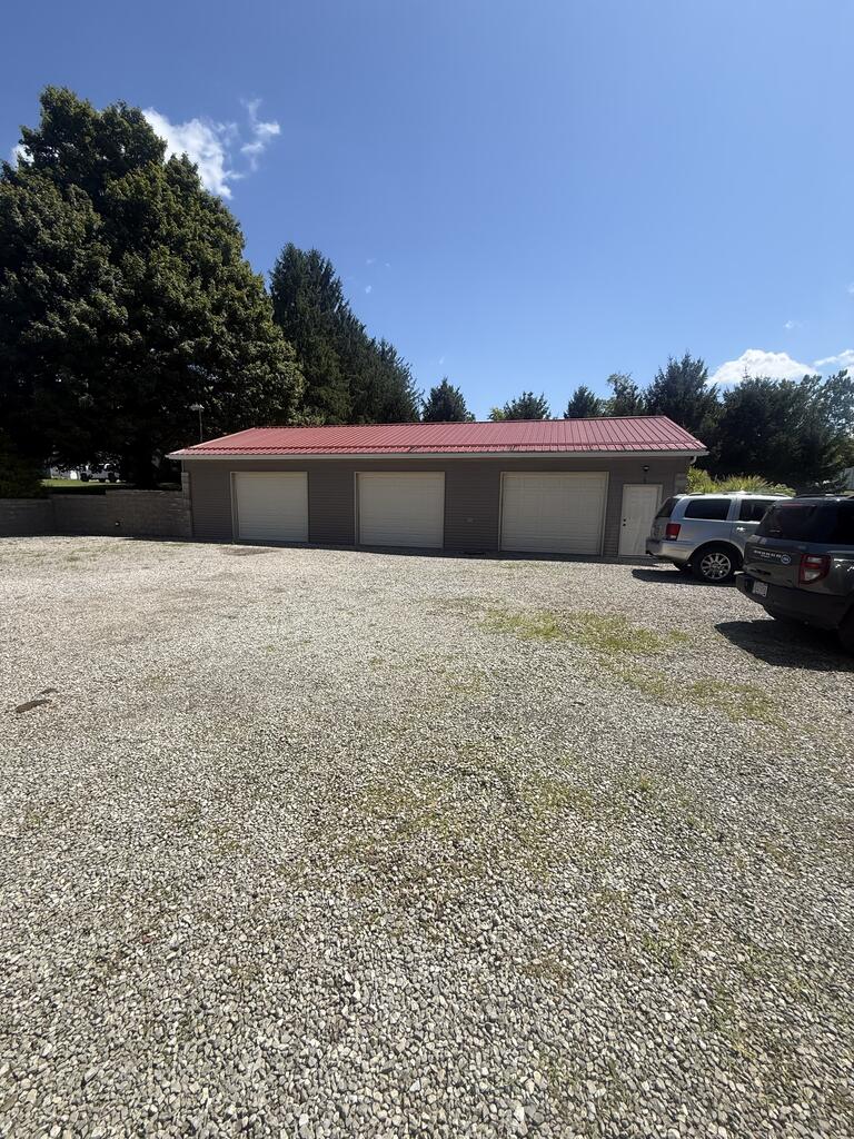 942 Howard Road Property Photo 9