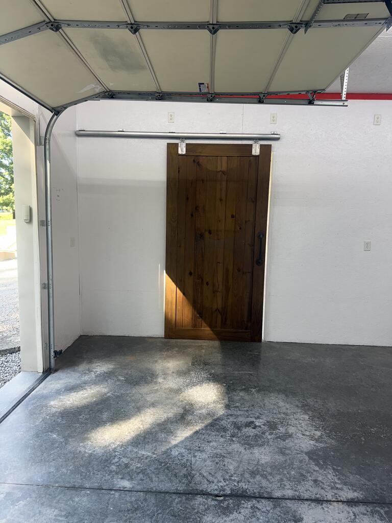 942 Howard Road Property Photo 12