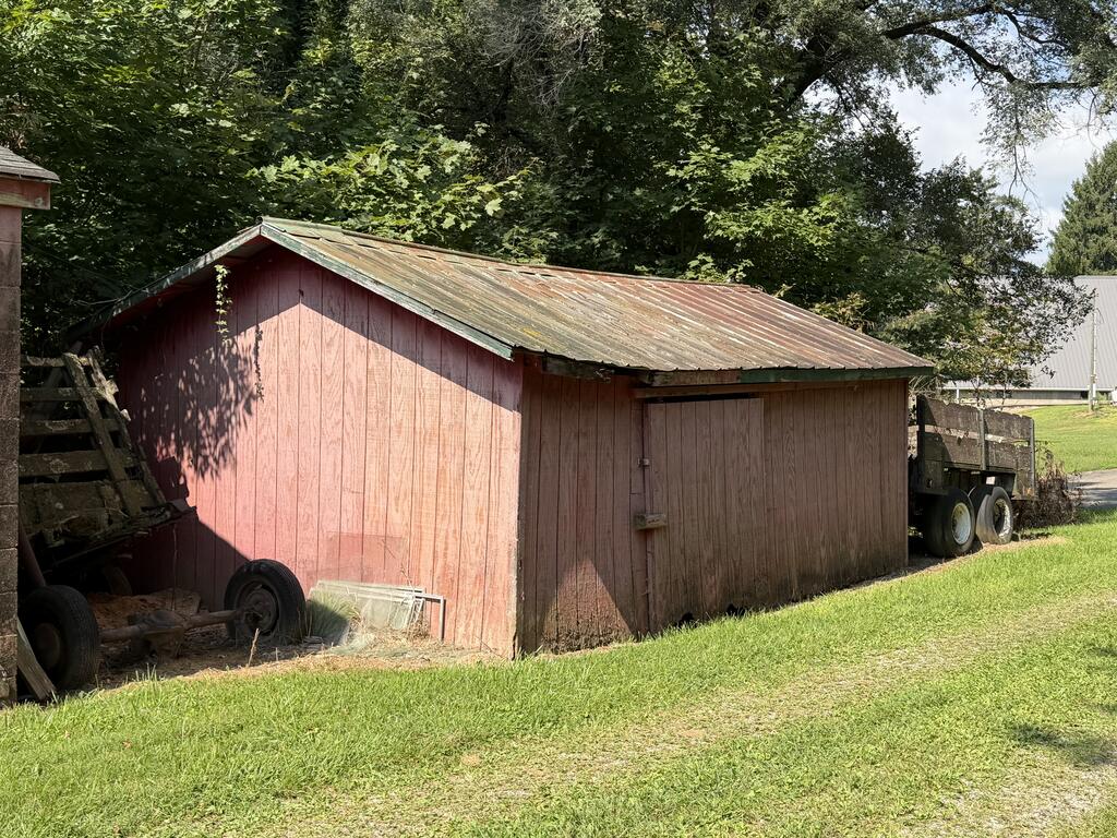 252 Narrows Road Property Photo 6