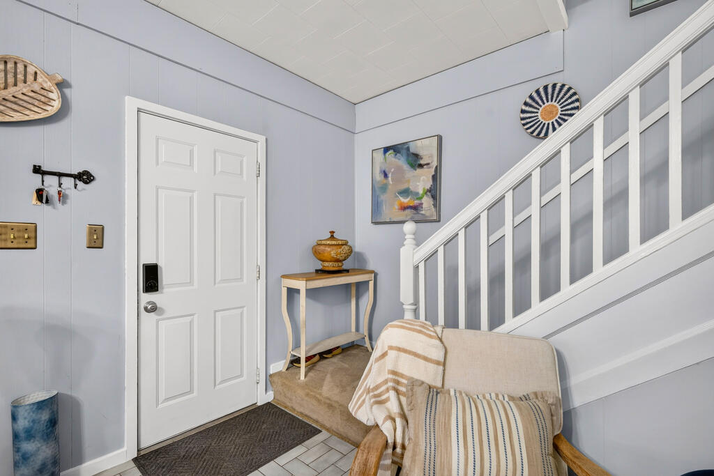 99 Maple Ave. Property Photo 8