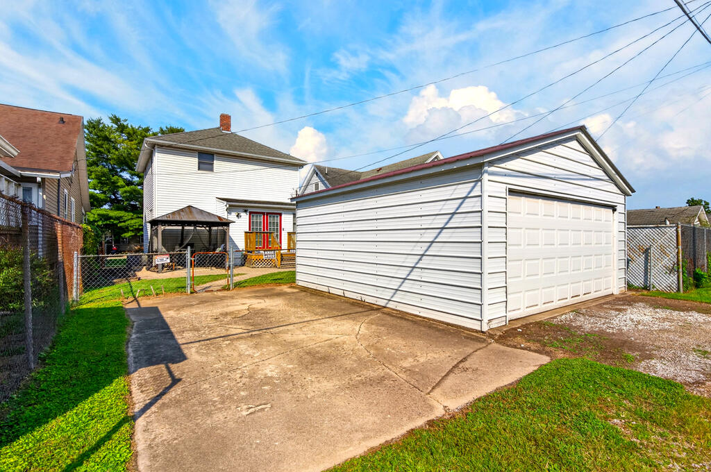 99 Maple Ave. Property Photo 38