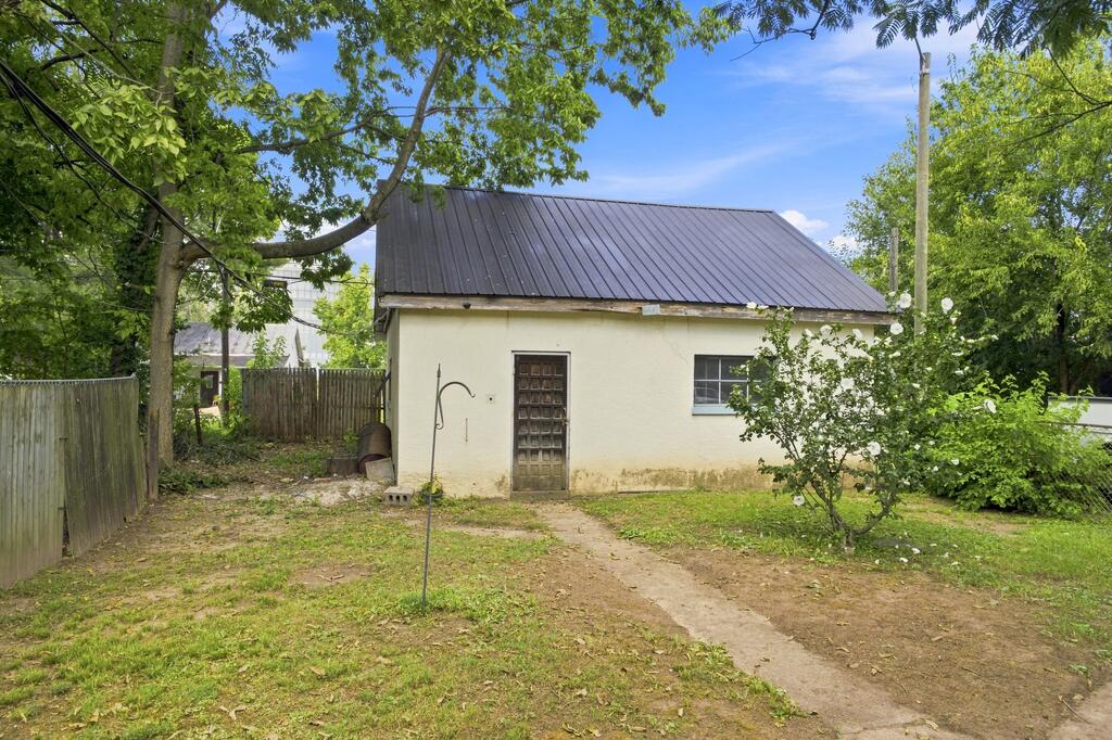 621 Liberty Street Property Photo 22