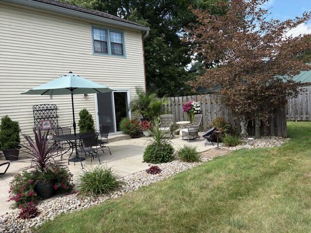 332 Constitution Drive Property Photo 5