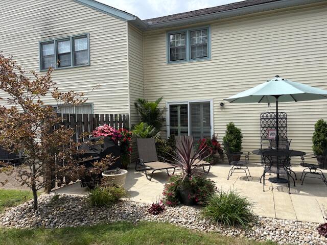332 Constitution Drive Property Photo 6
