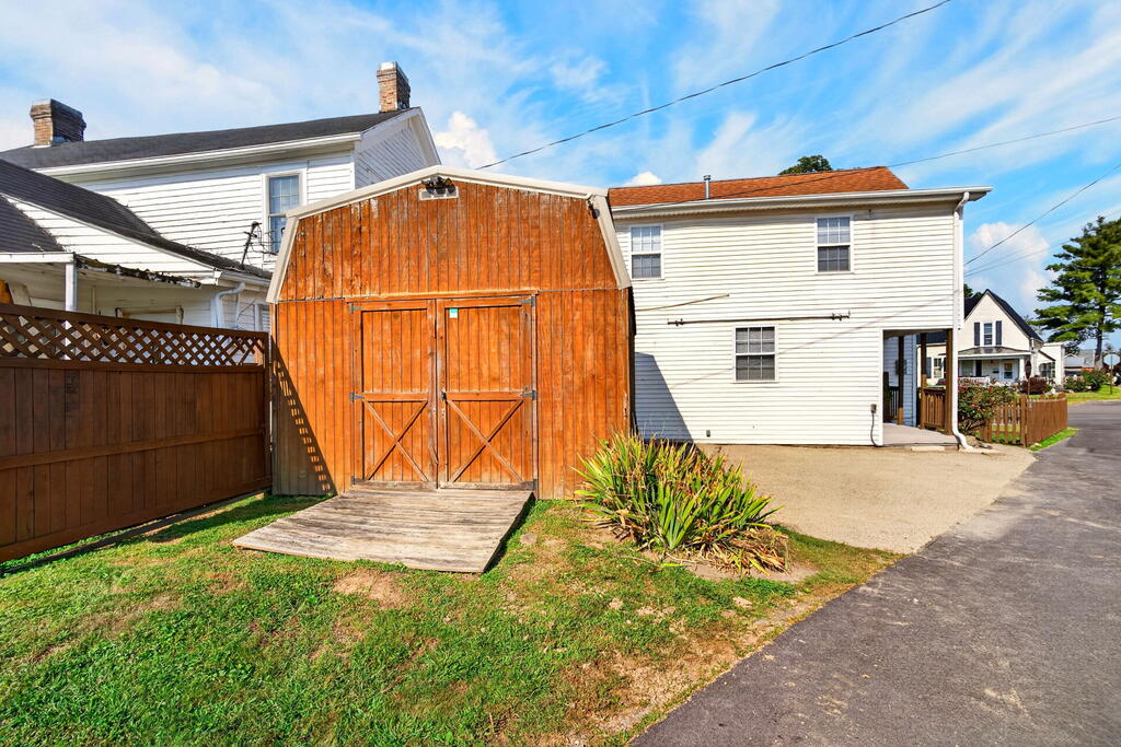 10 Burlington Road Property Photo 38