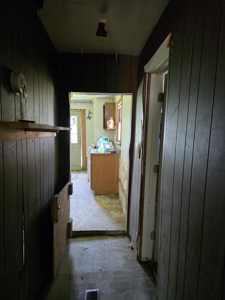 265 S Illinois Ave. Property Photo 10