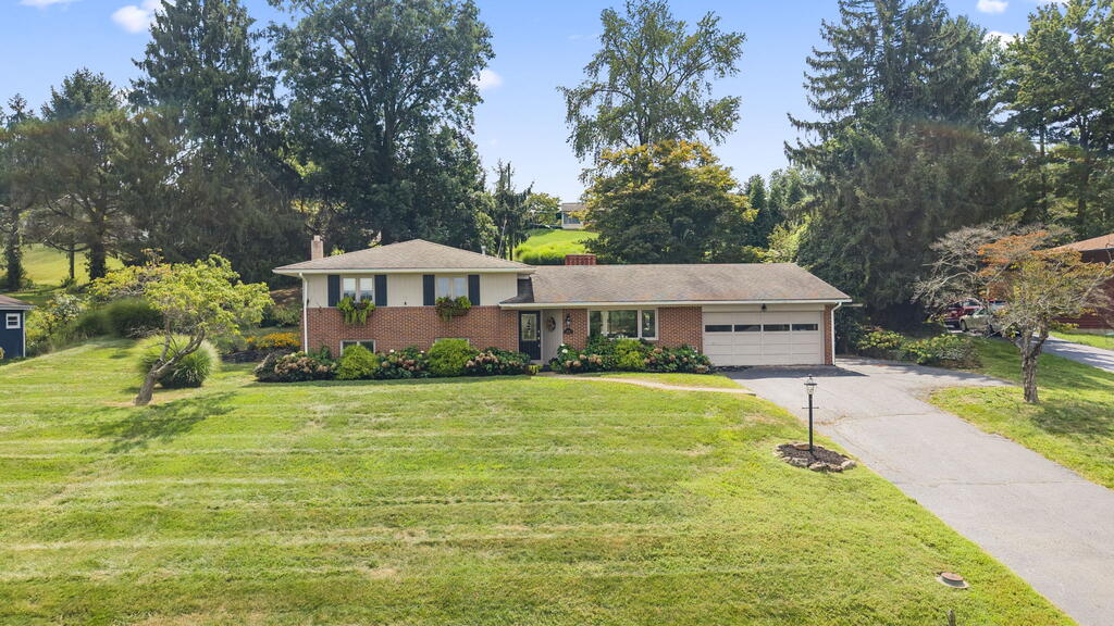1006 Edgewood Drive Property Photo 1