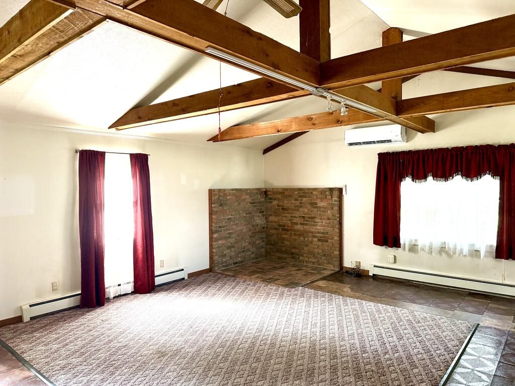 76 Glenn Drive Property Photo 2