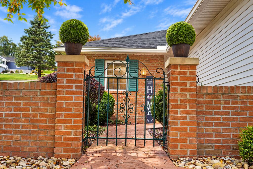 2 John Street Property Photo 4