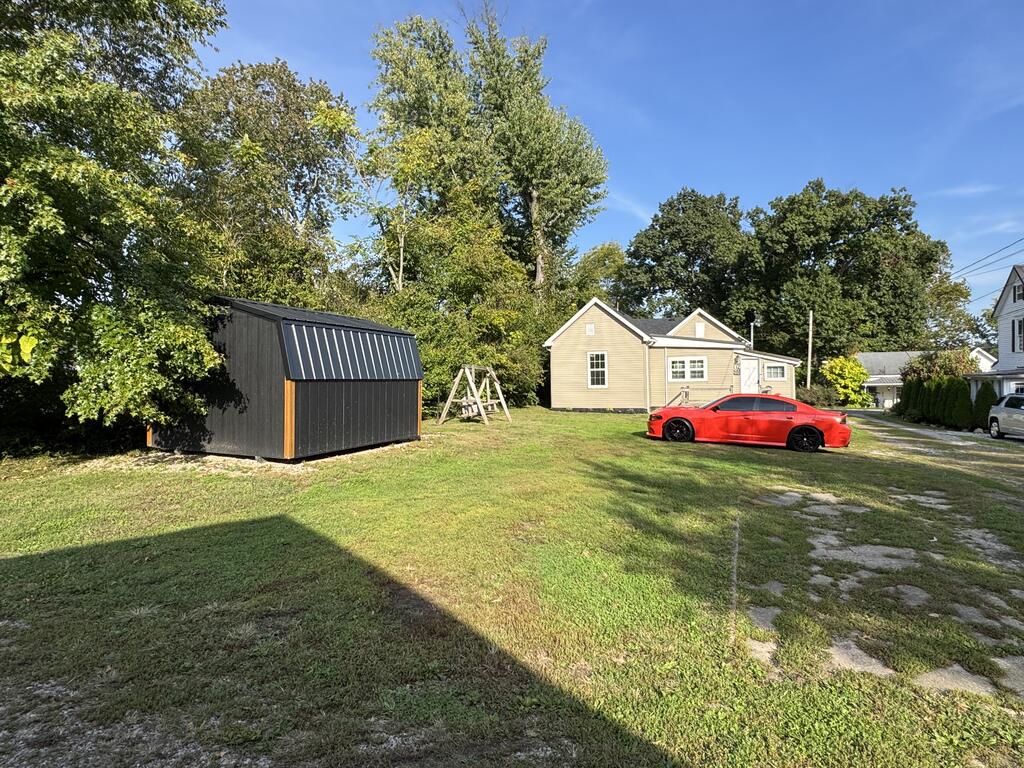 109 S Bennett Ave. Property Photo 8