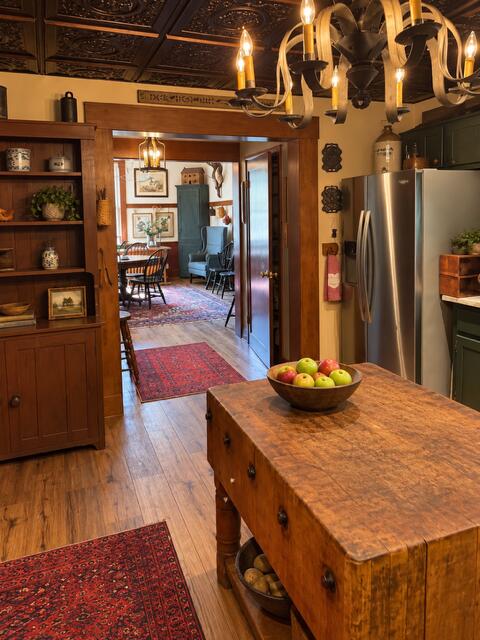 1121 Falls Road Property Photo 5
