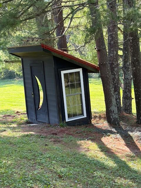 1121 Falls Road Property Photo 16